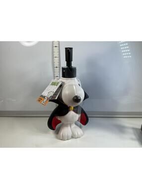 Snoopy Dracula Soap/lotion Pump Dispenser NEW